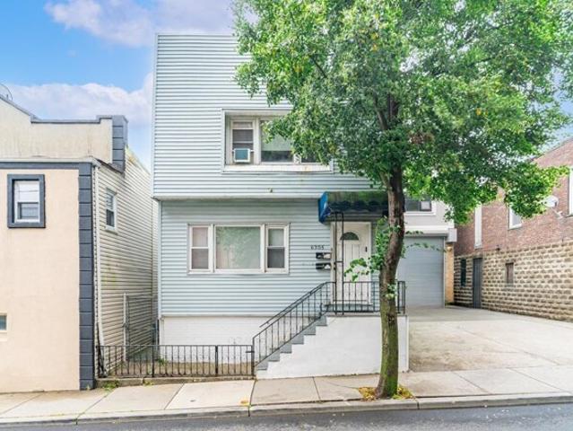 House for sale in Hudson, New Jersey