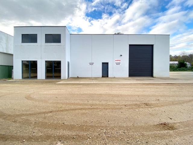 Warehouse for rent in Victoria
