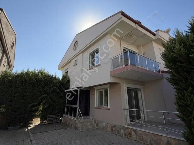 Buca, İzmir içerisinde kiralık Villa