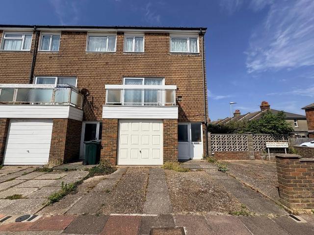 Apartment for rent in Roselands, Eastbourne