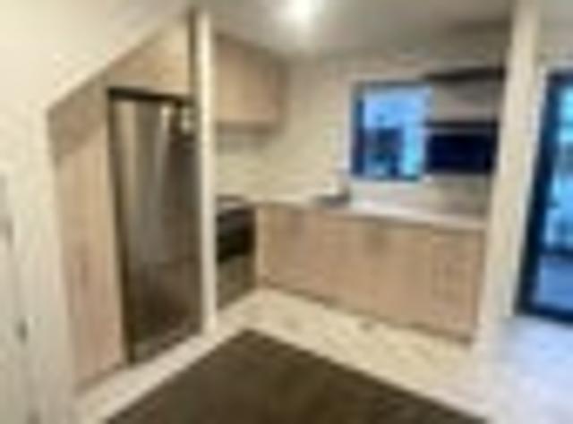 Townhouse for rent in Addington, Canterbury