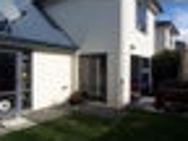 Townhouse for rent in Heathcote, Canterbury