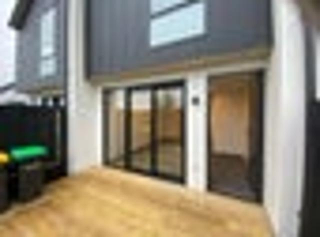 Townhouse for rent in Addington, Canterbury