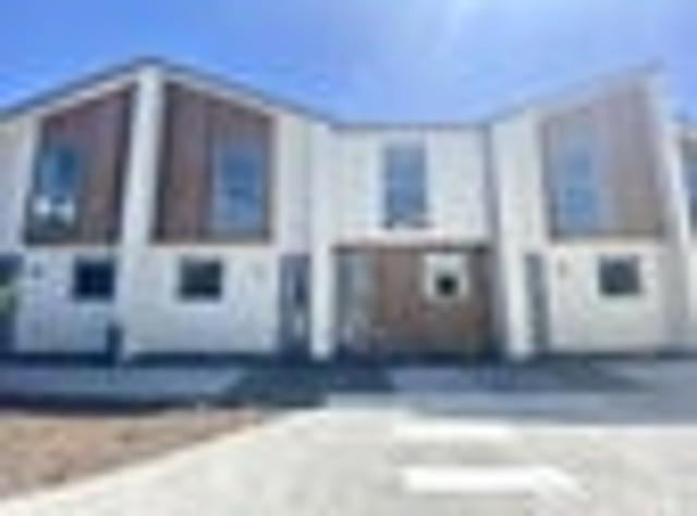 Townhouse for rent in Addington, Canterbury