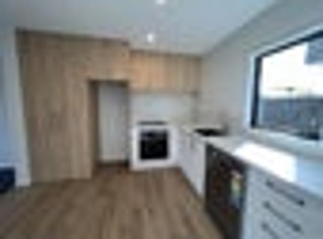 Townhouse for rent in Addington, Canterbury