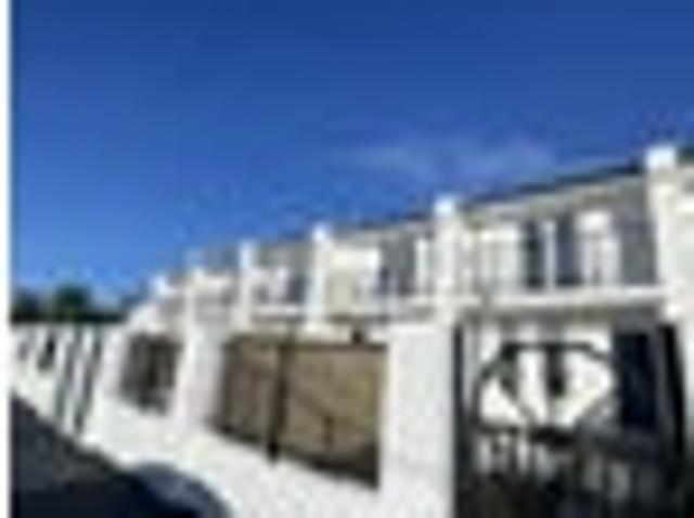 Townhouse for rent in Heathcote, Canterbury