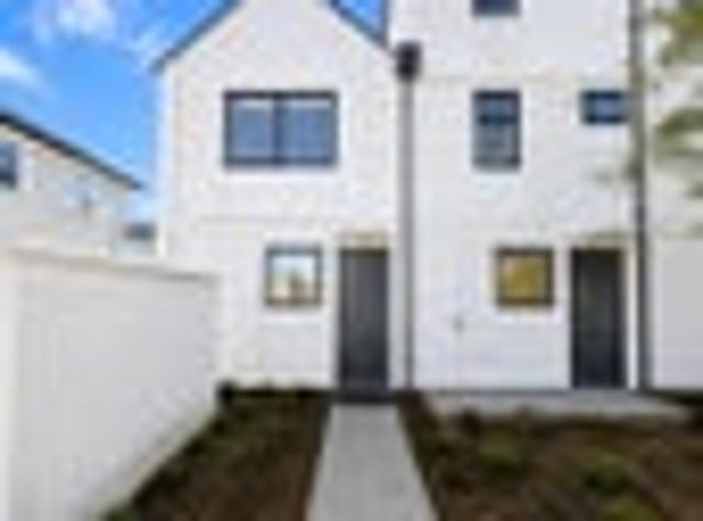 Townhouse for rent in Heathcote, Canterbury