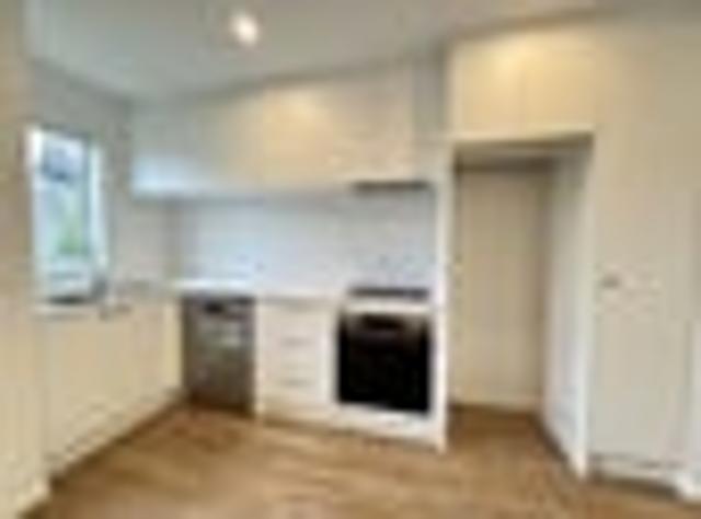 Townhouse for rent in Addington, Canterbury