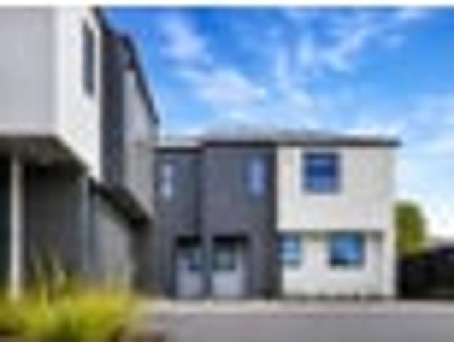 Townhouse for rent in Addington, Canterbury