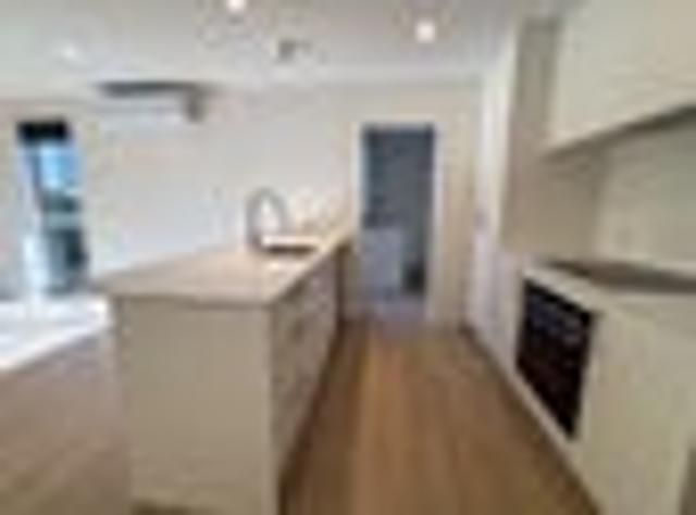 Townhouse for rent in Addington, Canterbury