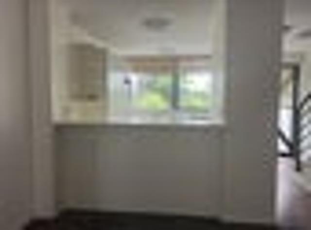 Townhouse for rent in Heathcote, Canterbury