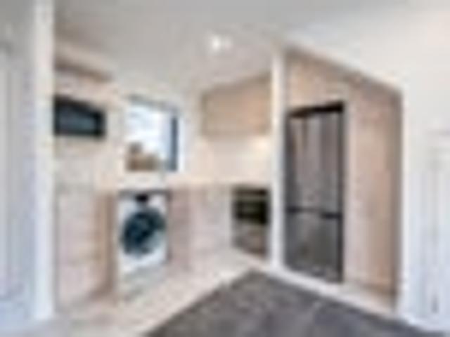 Townhouse for rent in Addington, Canterbury