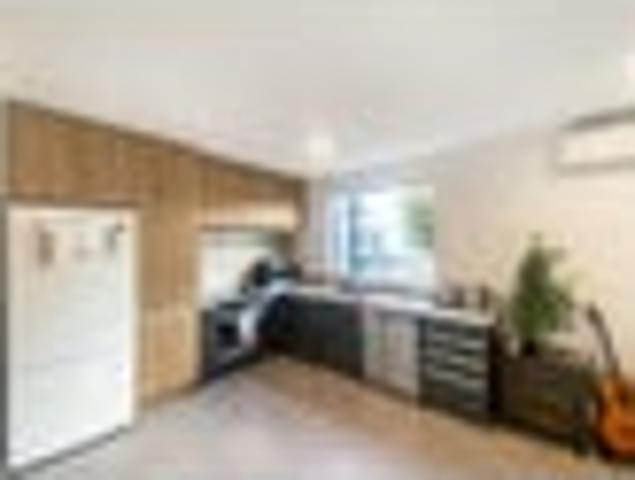 Townhouse for rent in Addington, Canterbury