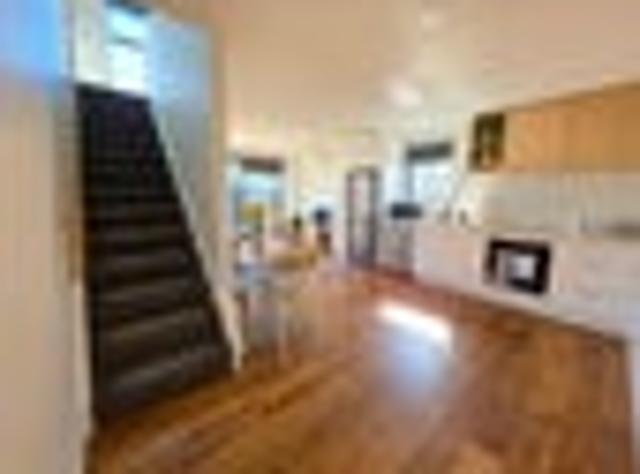 Townhouse for rent in Addington, Canterbury