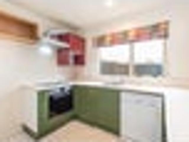 Townhouse for rent in Addington, Canterbury