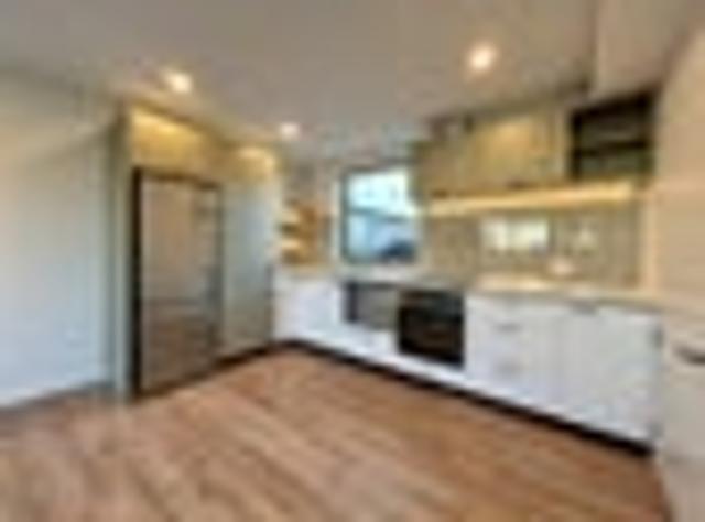 Townhouse for rent in Addington, Canterbury