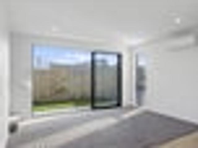 Townhouse for rent in Addington, Canterbury