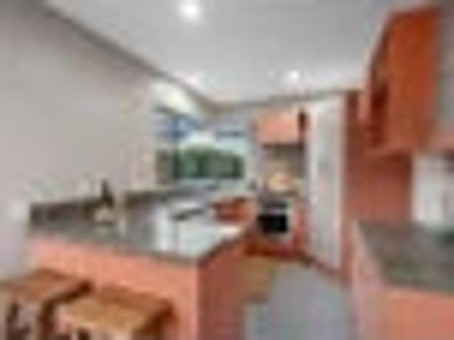 Townhouse for rent in Addington, Canterbury