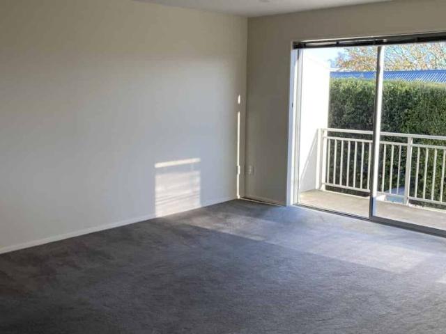 Townhouse for rent in Addington, Canterbury