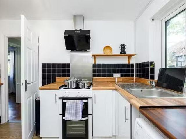 Apartment for rent in London Borough of Croydon, Addiscombe