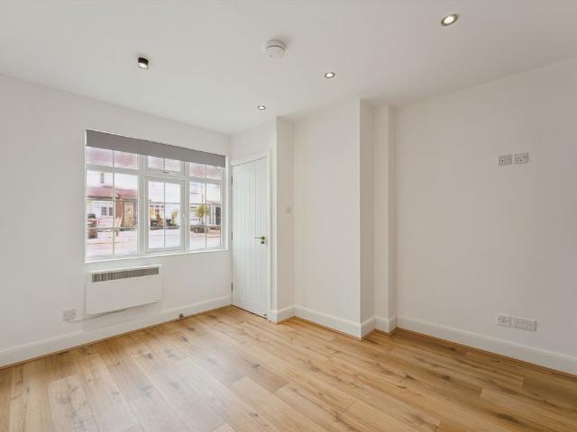 Studio for rent in Cockfosters, Greater London