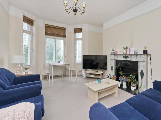 Apartment for rent in West Kensington, Greater London