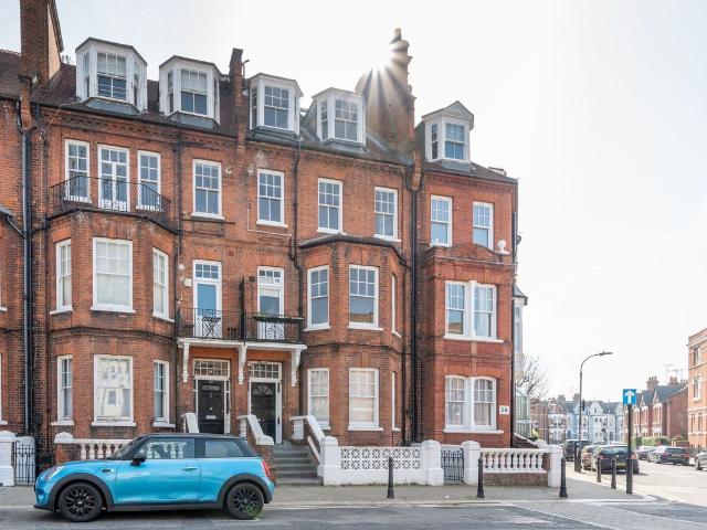 Apartment for rent in Brook Green, Greater London