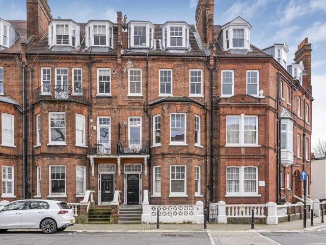 Apartment for rent in Brook Green, Greater London