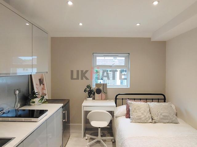 Apartment for rent in Berrylands, Greater London