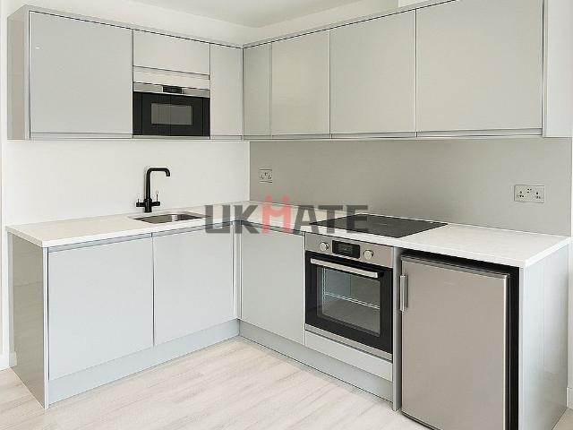 Room for rent in Berrylands, Greater London