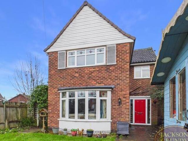 House for sale in Overslade, New Bilton