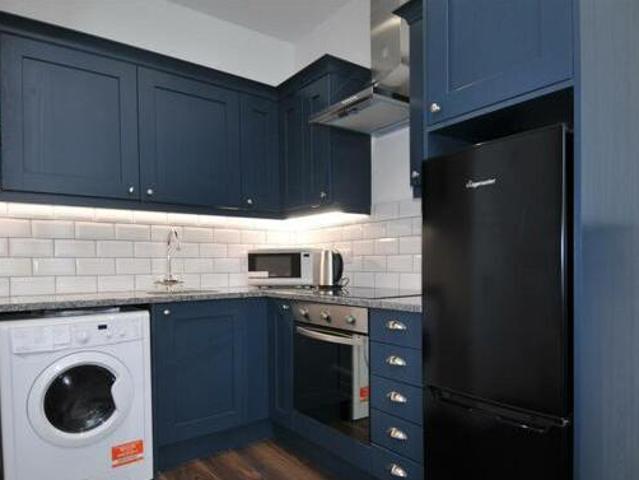 House for rent in Follaton, Strode