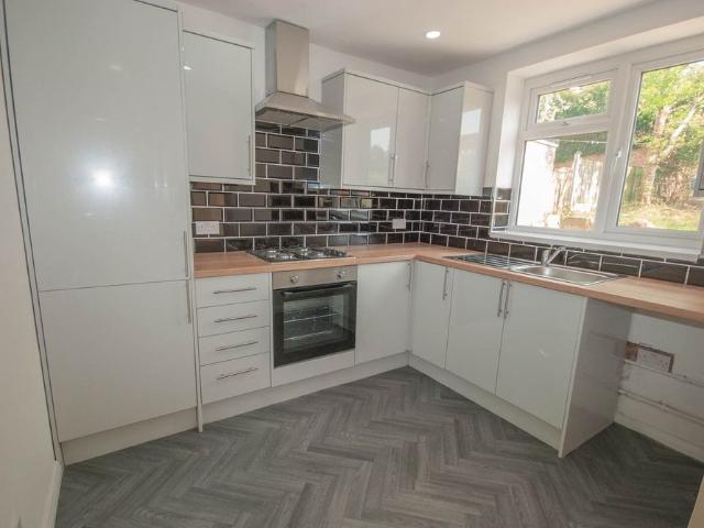 House for rent in Overslade, New Bilton