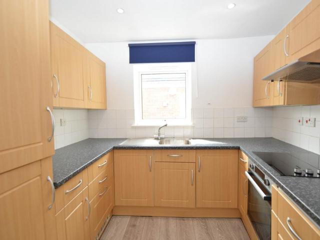 Apartment for rent in Row Town, Surrey