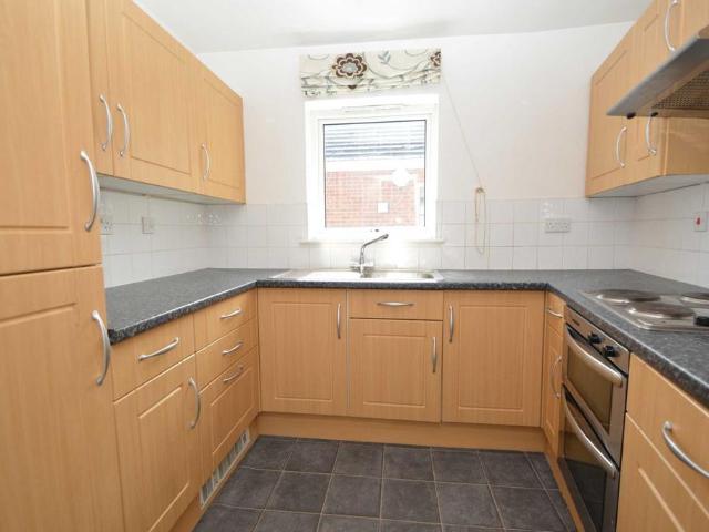 Apartment for rent in Row Town, Surrey