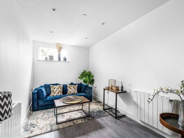 House for rent in Row Town, Surrey