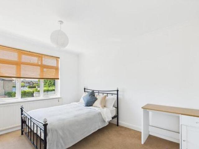 House for rent in Row Town, Surrey