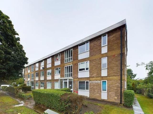 House for sale in Chertsey, Runnymede