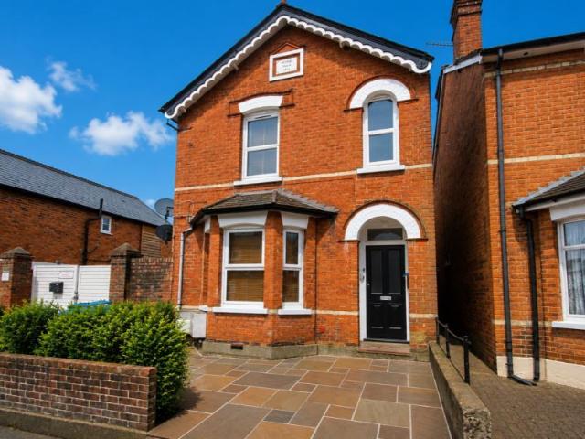 Apartment for rent in Addlestone, Runnymede
