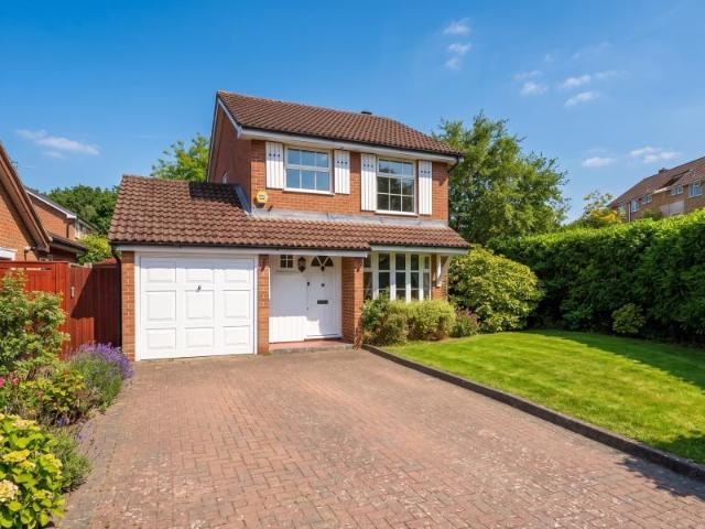House for rent in Row Town, Surrey