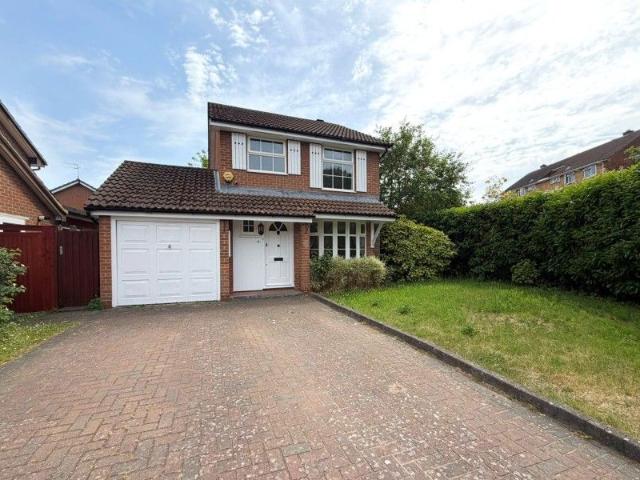 House for rent in Row Town, Surrey