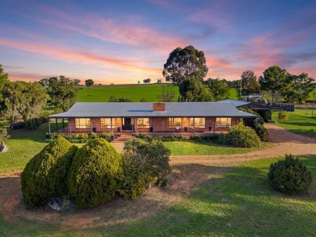 Cottage for sale in Bedgerabong, New South Wales