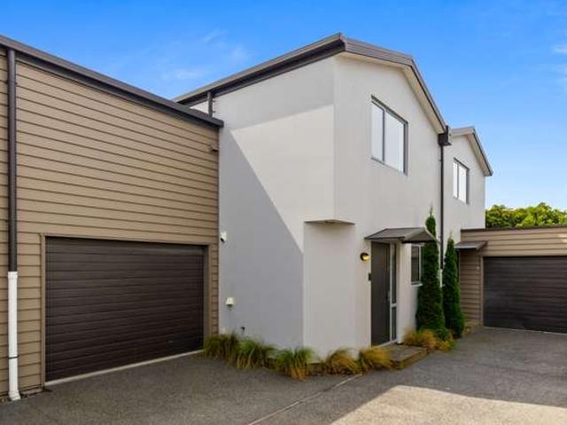 Townhouse for rent in Addington, Canterbury