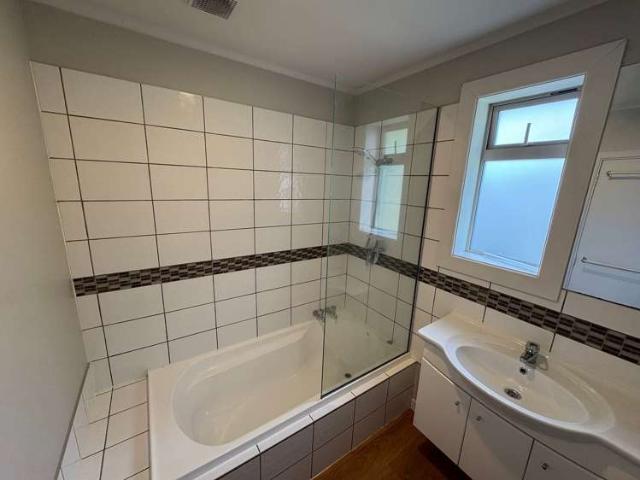 House for rent in Chaslands, Canterbury