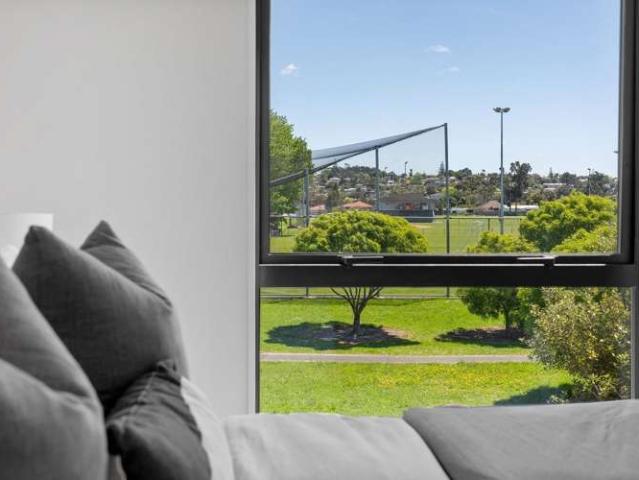 Townhouse for rent in Kelston