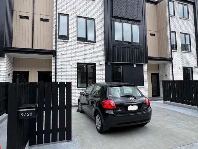 Townhouse for rent in Whangaparaoa, Oroua County