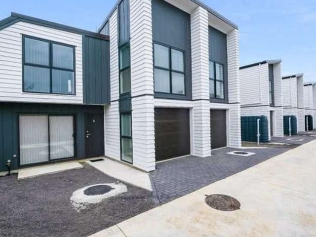 Townhouse for rent in Owhata, Oroua County