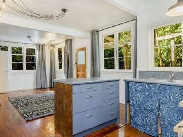 House for rent in Oratia