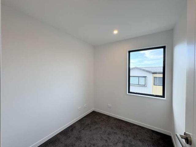 Townhouse for rent in Paremoremo
