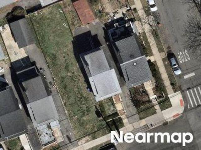 House for sale in The Bronx, Arverne